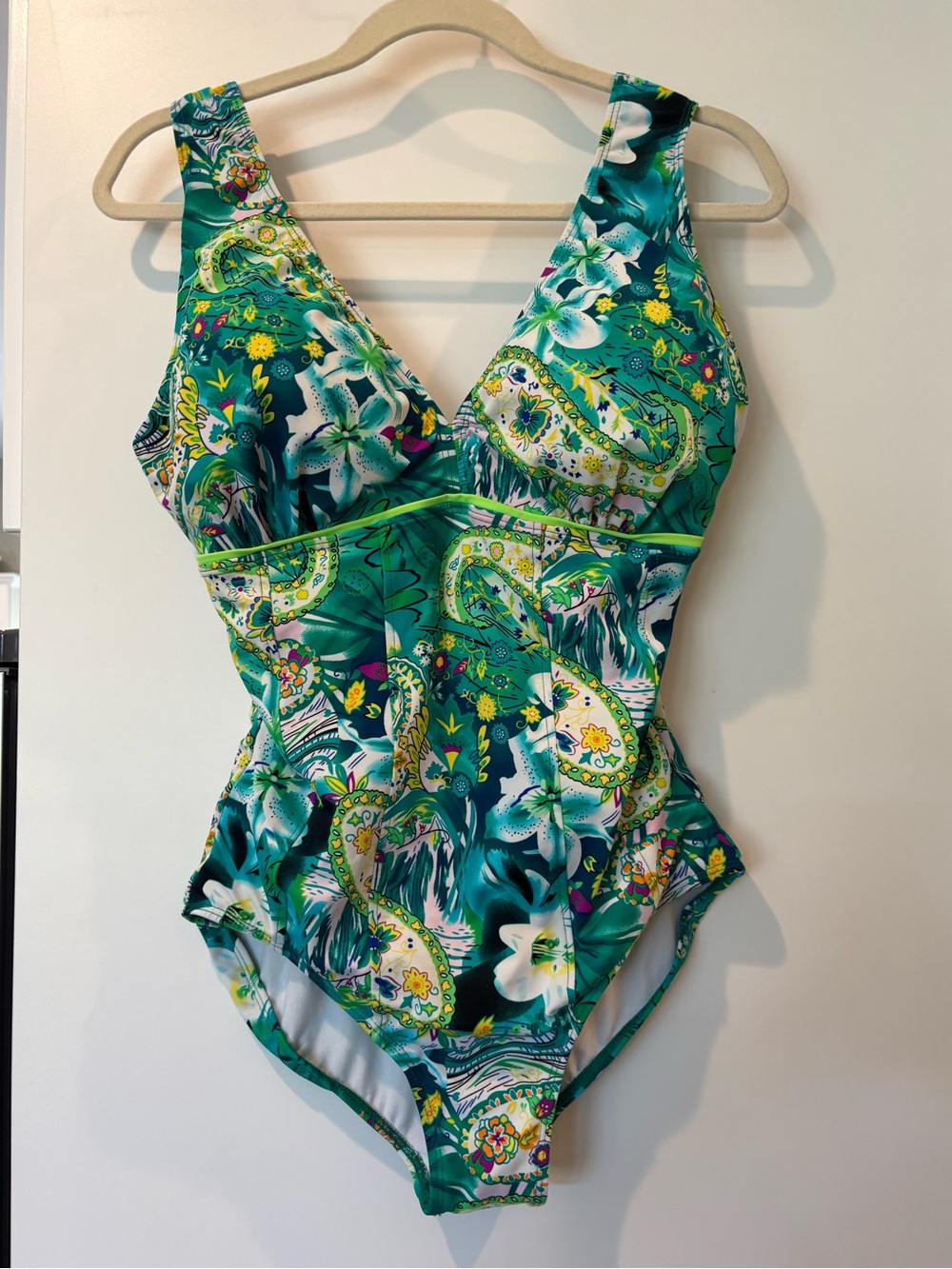 New Scop womenβs one piece swimsuit size XL new without tags!